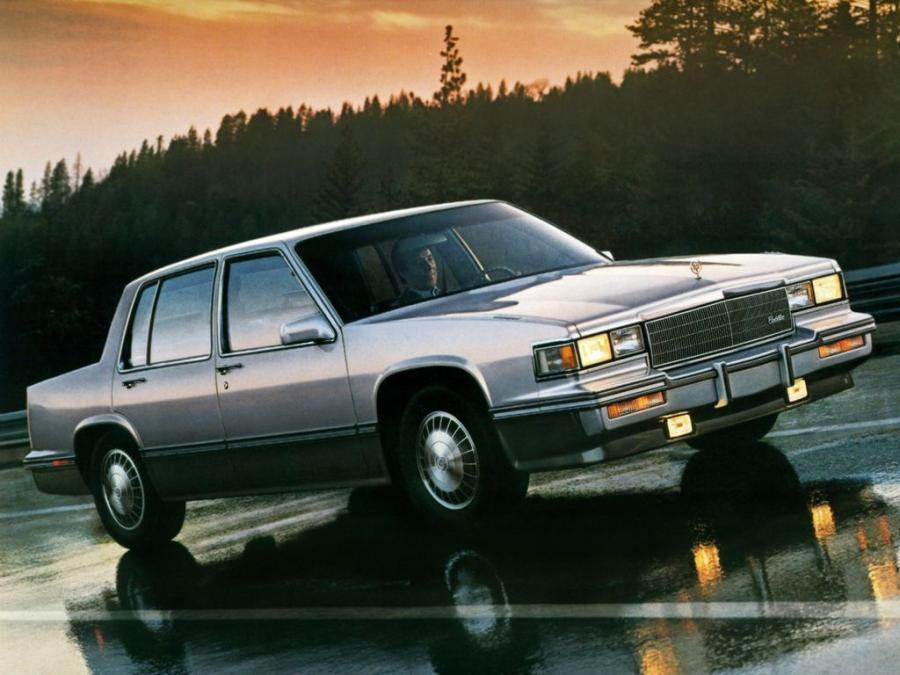  Cadillac DeVille Touring Sedan 1986 года  (фото 1 из 1)